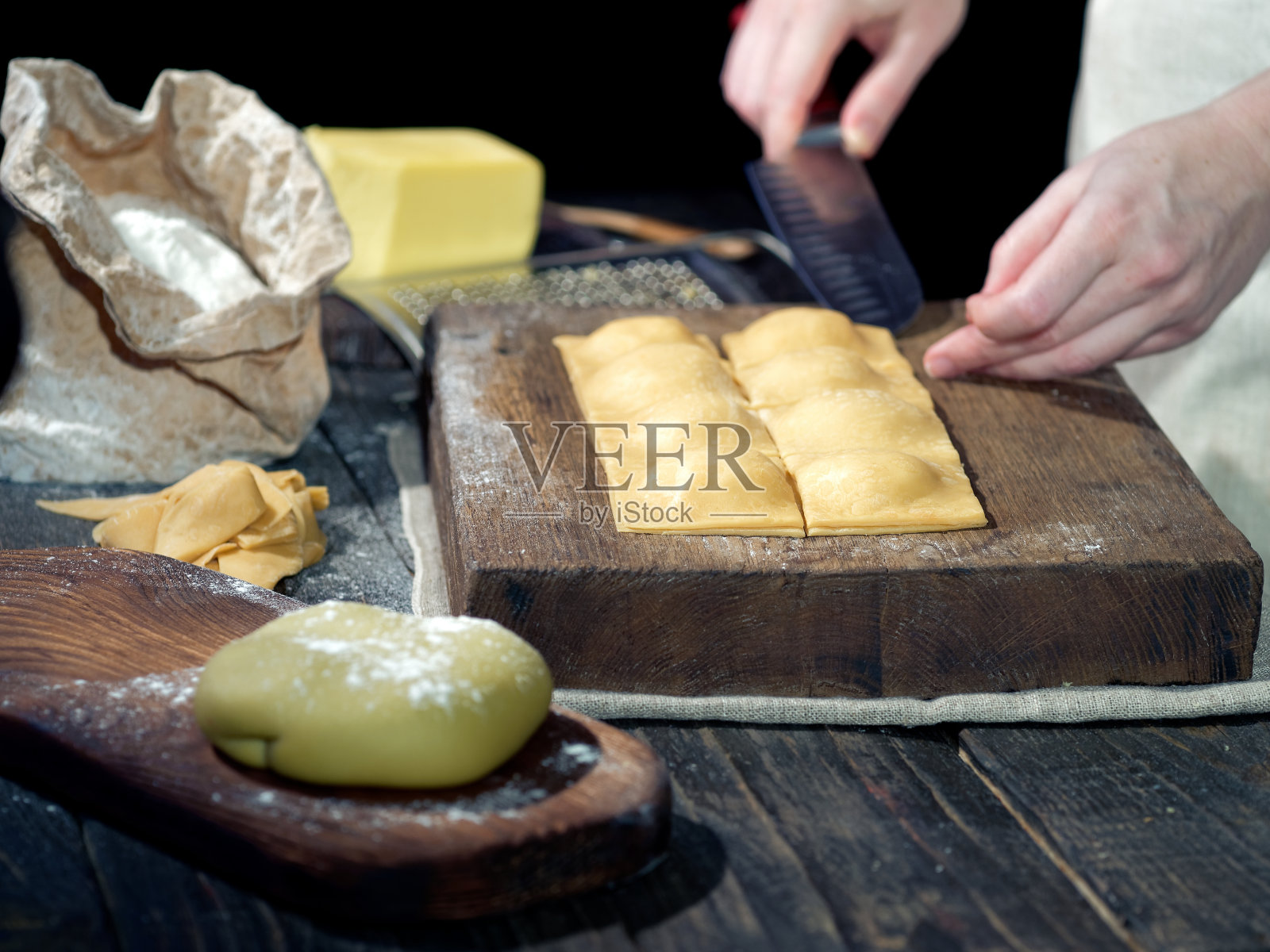准备意大利乳清干酪馄饨照片摄影图片