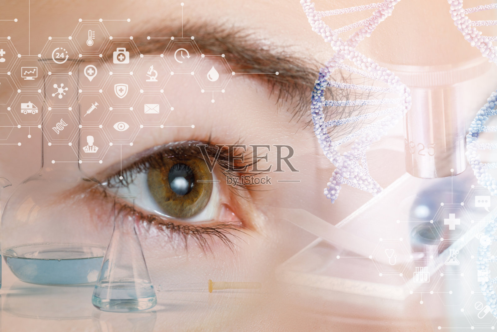 一个女性眼睛的特写，直视着实验室工具系统的后面。照片摄影图片