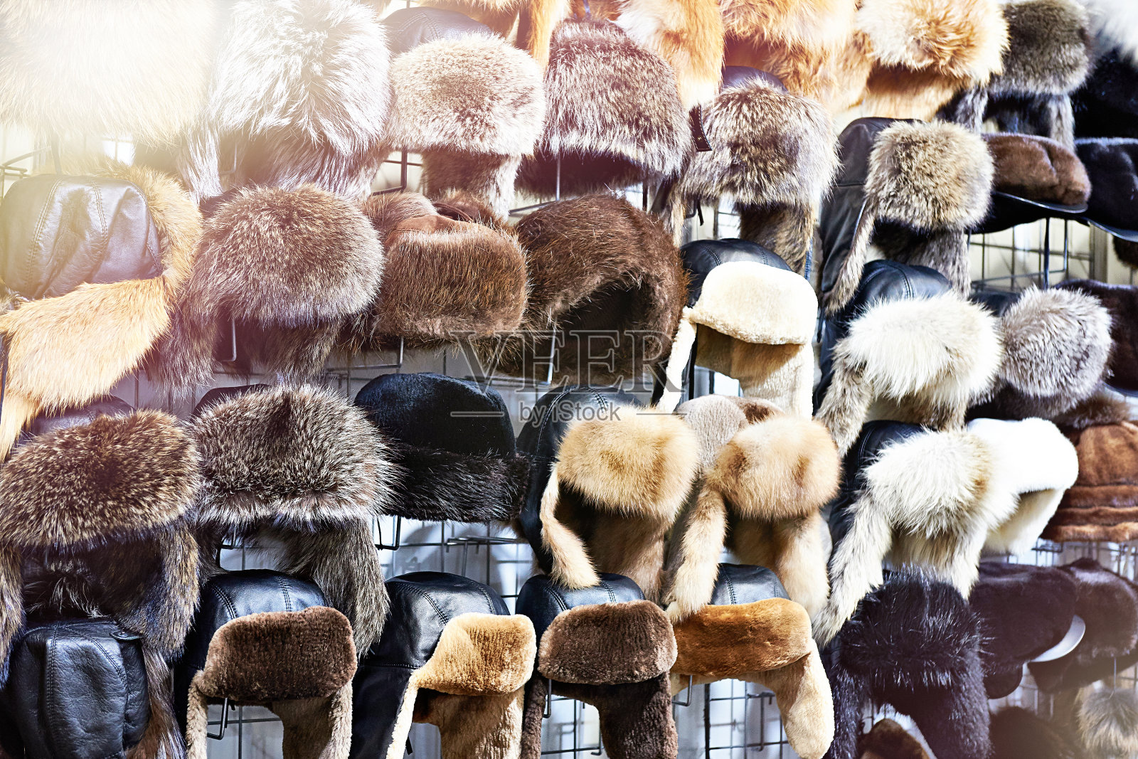 市场上的冬季皮帽照片摄影图片