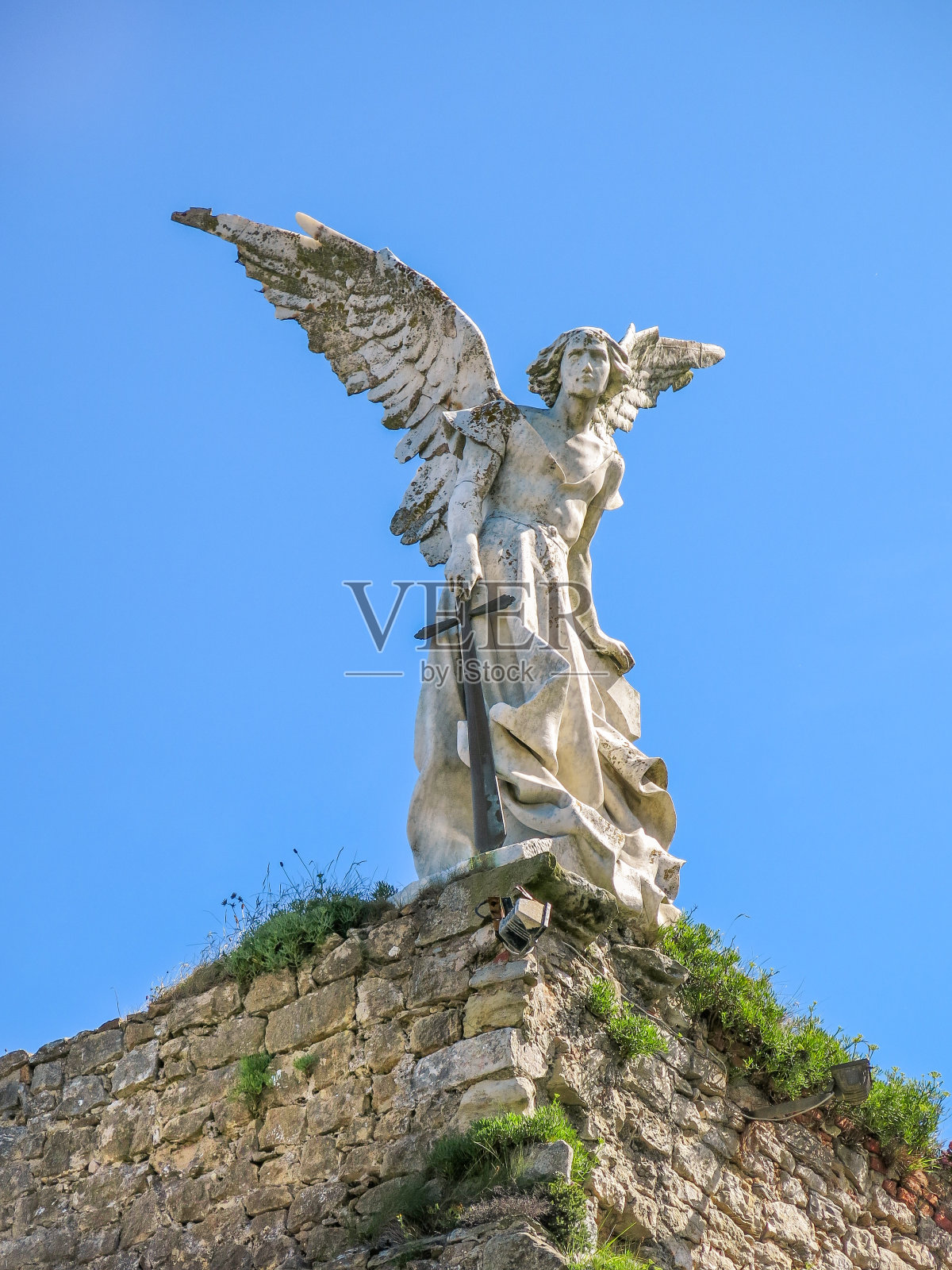 西班牙北部坎塔布里亚Comillas公墓的守护天使照片摄影图片