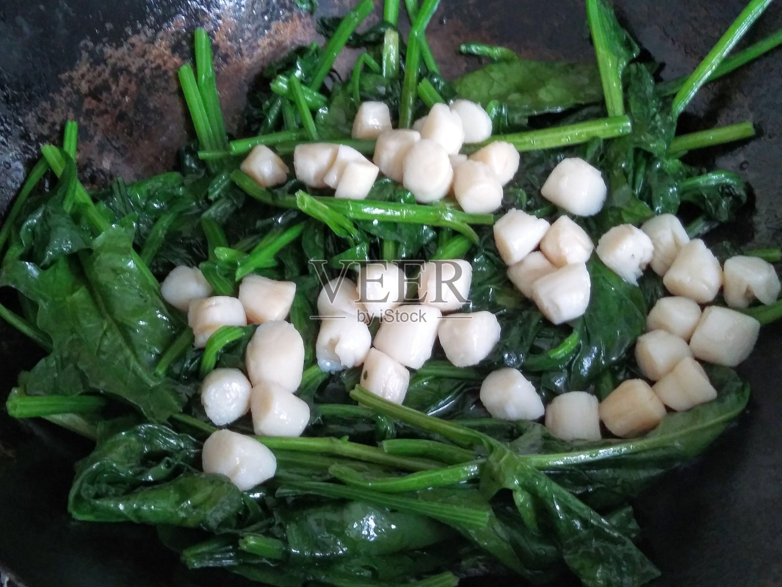 蒸仔扇贝和韩式菠菜-炒亚洲食物照片摄影图片