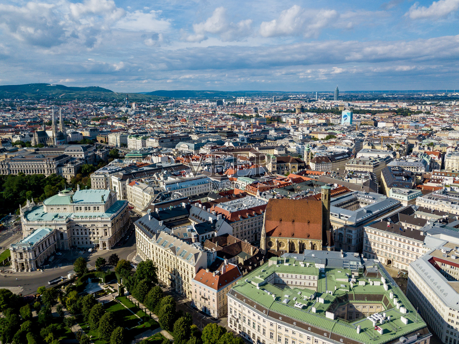 从空中俯瞰奥地利的维也纳照片摄影图片