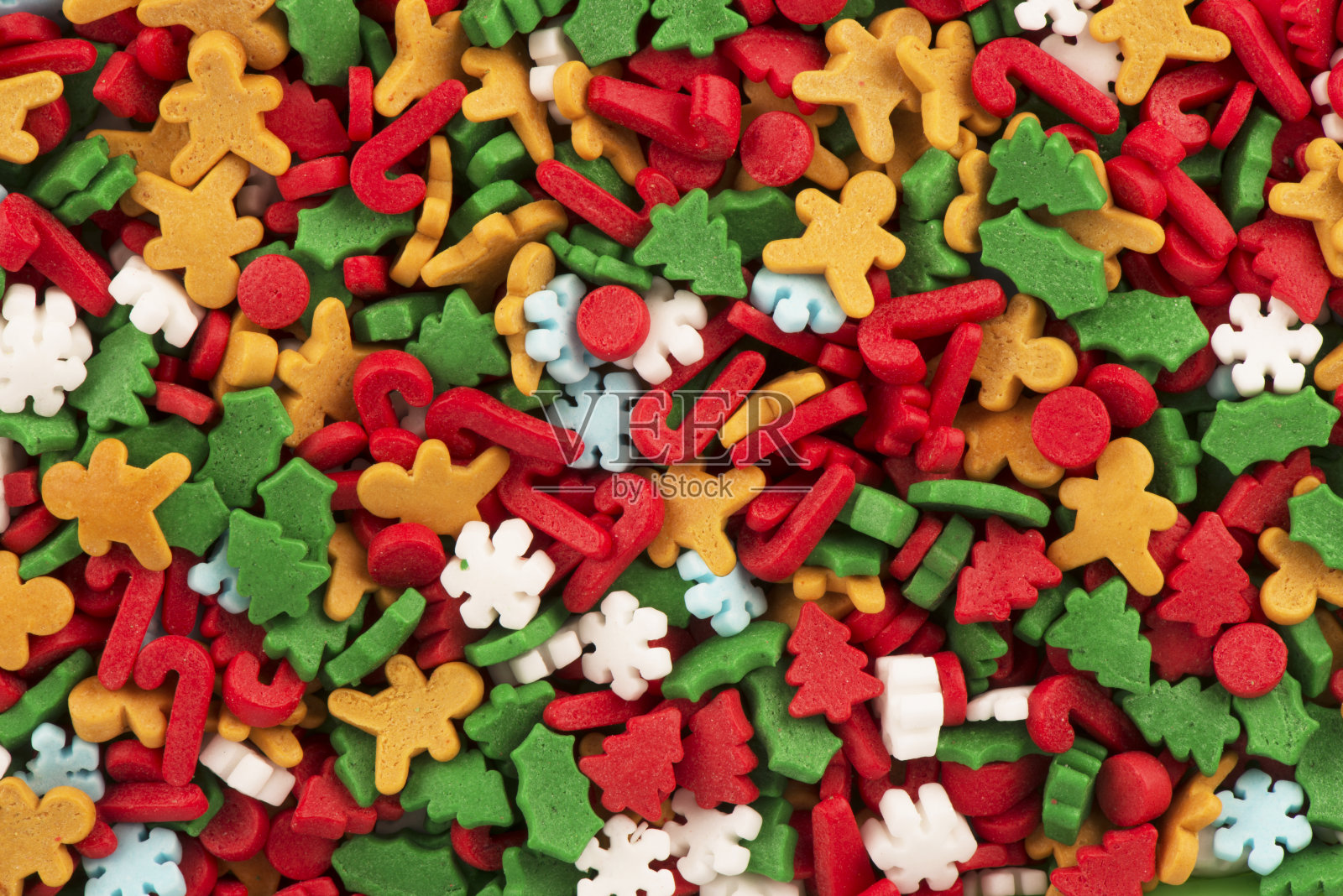 圣诞糖果俯视图:雪花，姜饼人，圣诞树和糖果手杖照片摄影图片