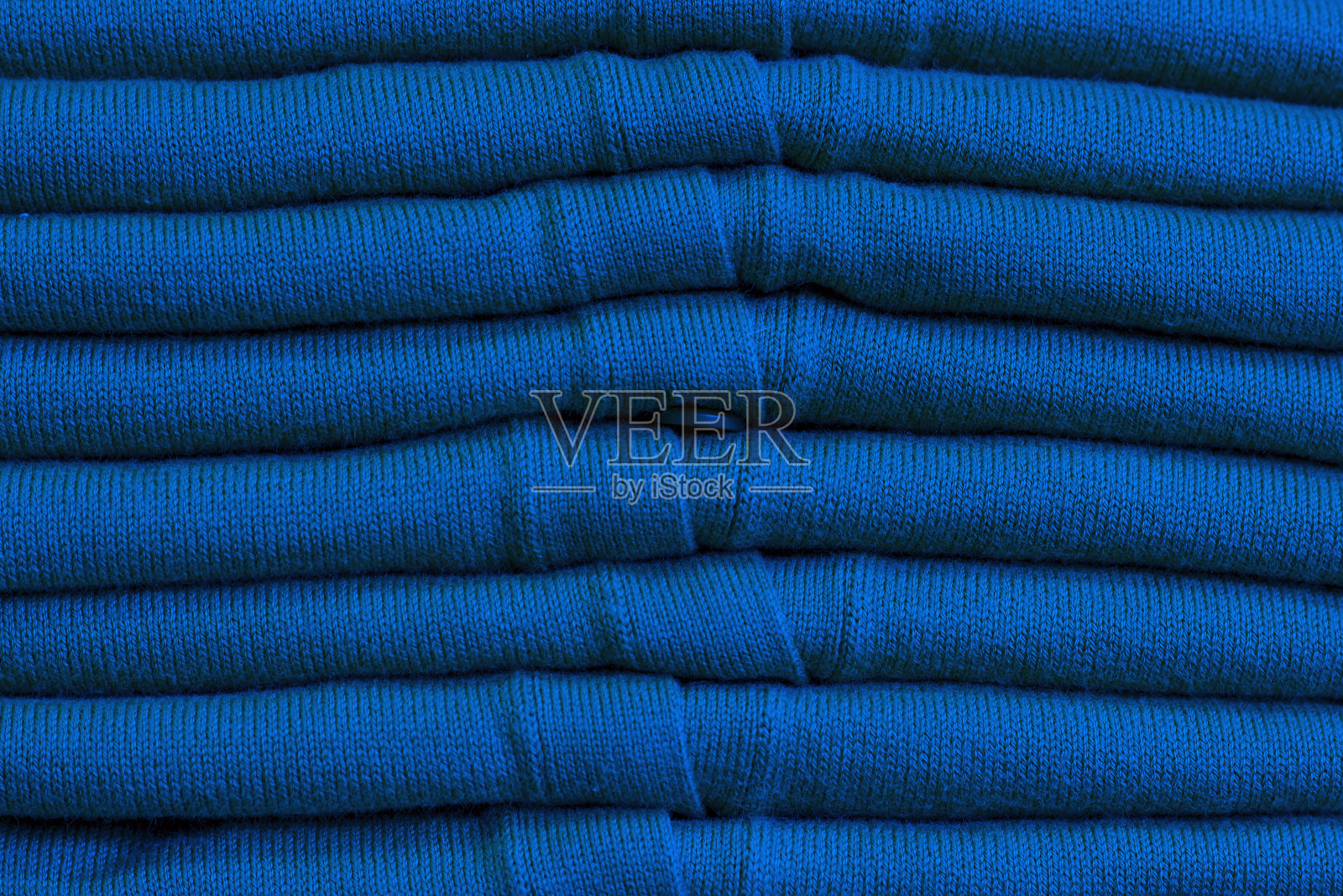 2020年流行经典蓝色羊毛衫的特写，纹理，背景照片摄影图片