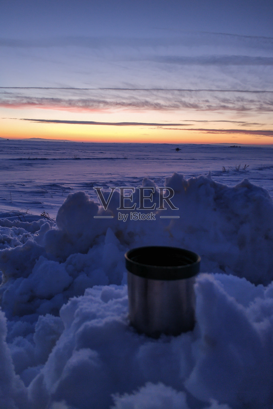 雪域里的蓝色日落照片摄影图片