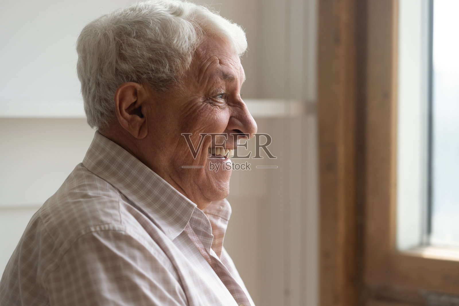 特写快乐的老人对生活感到乐观照片摄影图片