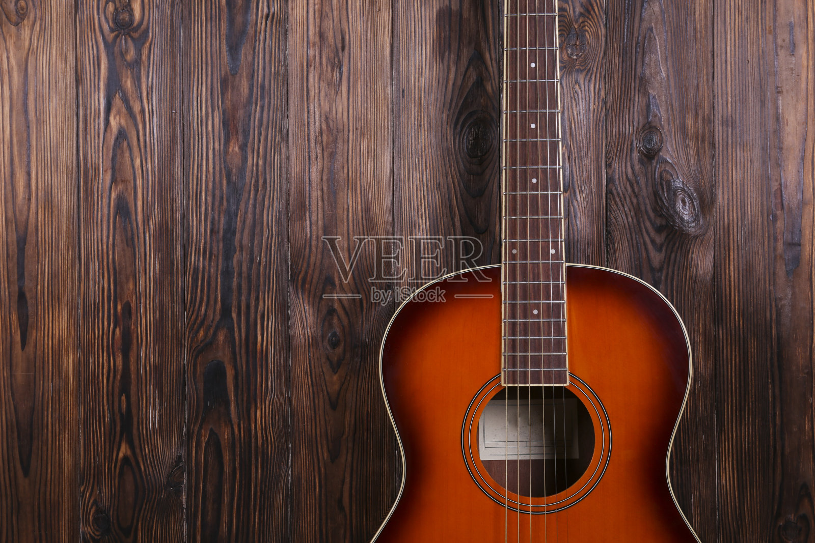 红木琴颈和光滑的红木指板的小吉他照片摄影图片