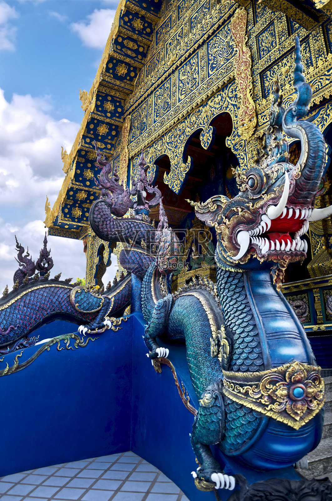 独特的蓝色寺庙(Wat rongsuea Ten)泰国清莱照片摄影图片
