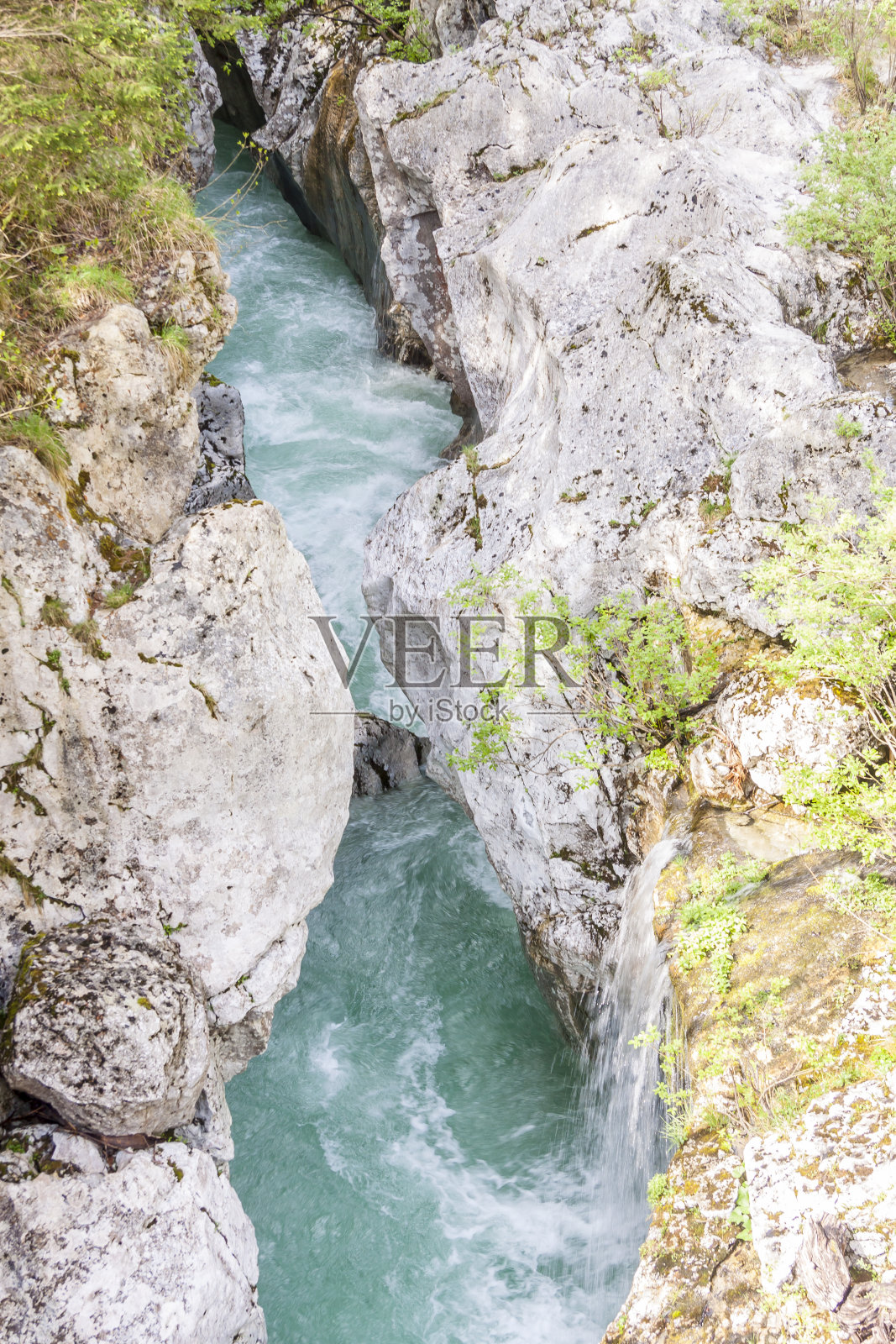 韦利卡科里塔是一条索斯河 - 斯洛文尼亚。照片摄影图片