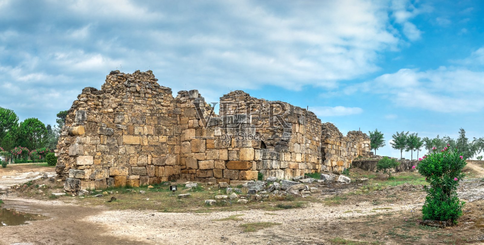 土耳其Pamukkale的希拉波利斯古城的城墙照片摄影图片