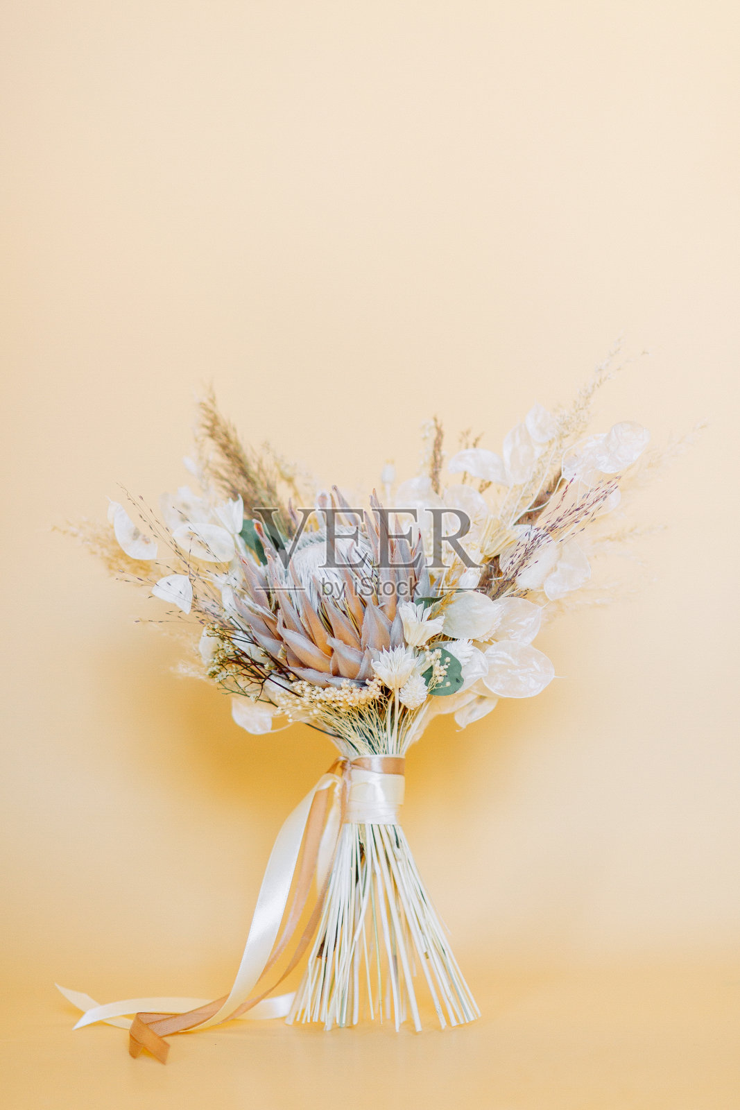 新娘的花束。干花区系学。时尚的花束为一个婚礼在finart风格。照片摄影图片