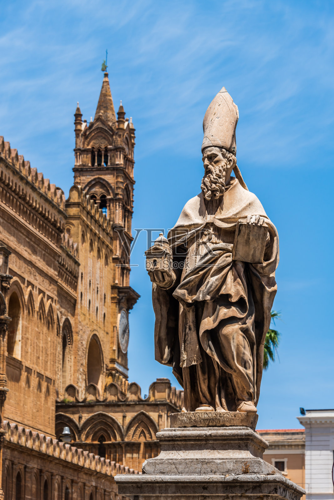 巴勒莫大教堂的雕像照片摄影图片