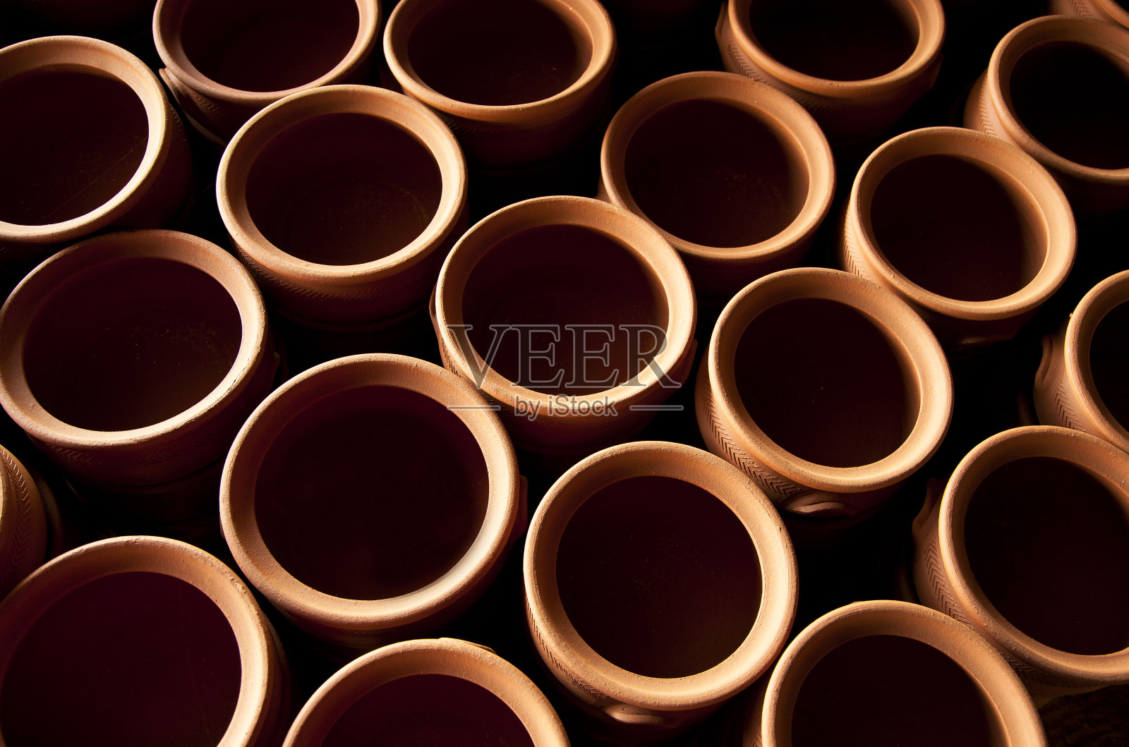 传统的土耳其纪念品-手工陶罐，卡帕多西亚，土耳其照片摄影图片