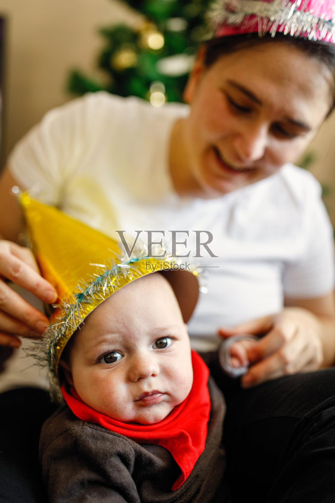 祝妈妈和她的宝贝儿子在元旦快乐照片摄影图片