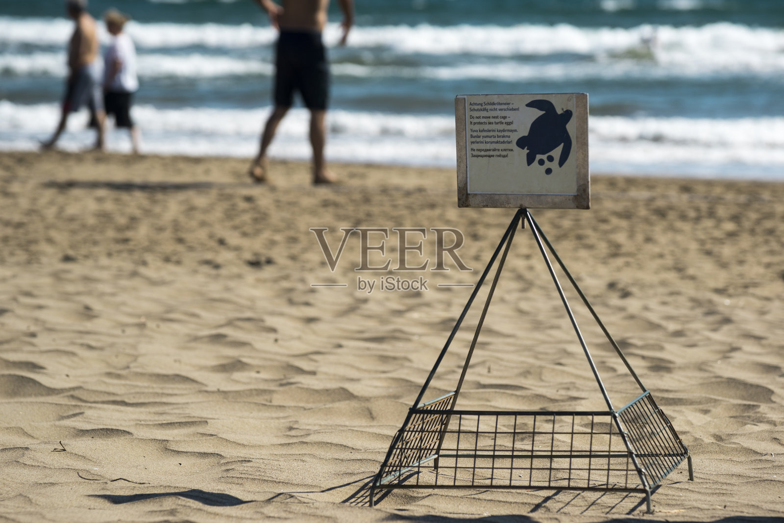 一个保护海龟的警告标志，伊祖祖海滩，Dalyan, Ortaca, Muğla，土耳其照片摄影图片