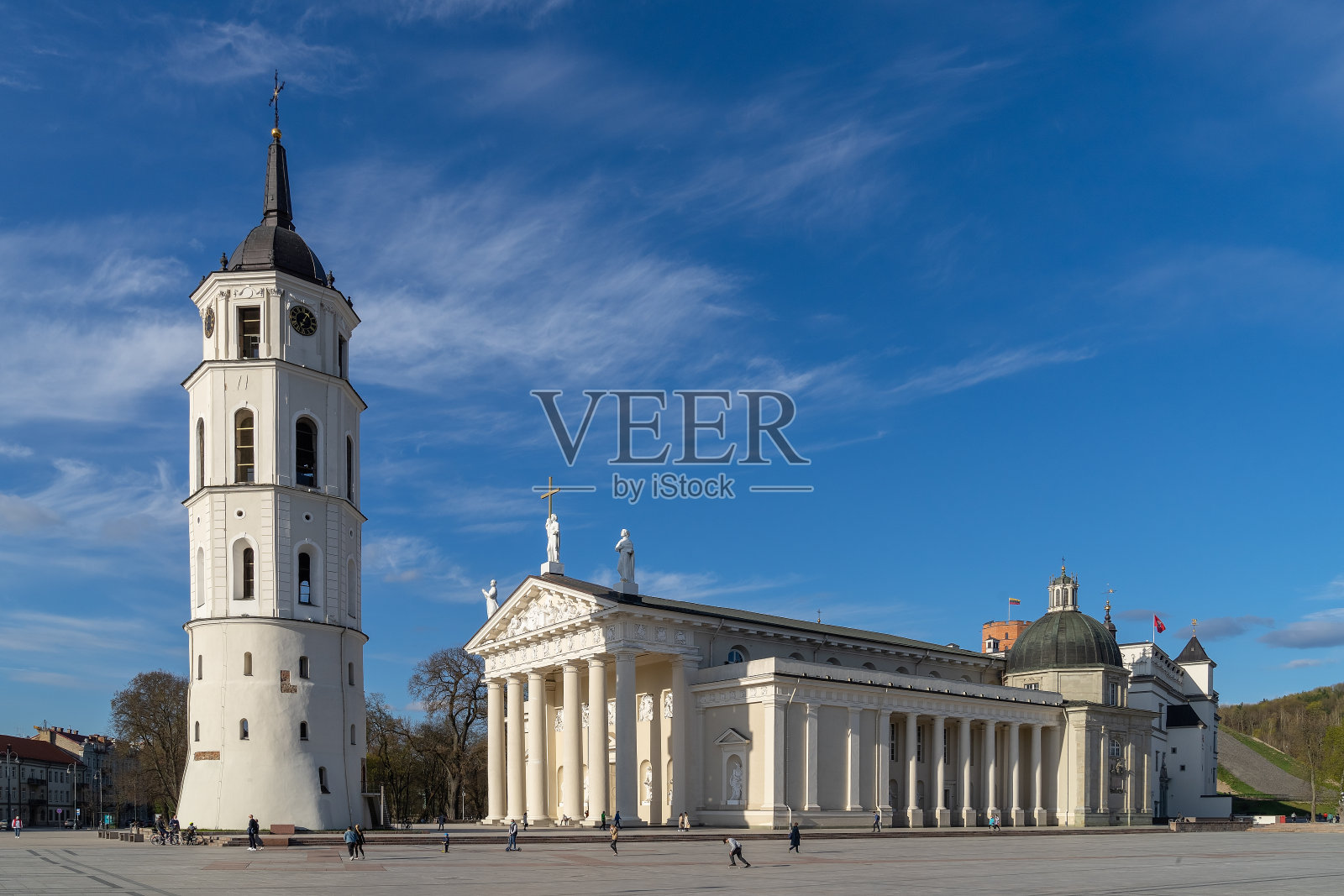 维尔纽斯大教堂和立陶宛维尔纽斯大教堂广场的钟楼照片摄影图片