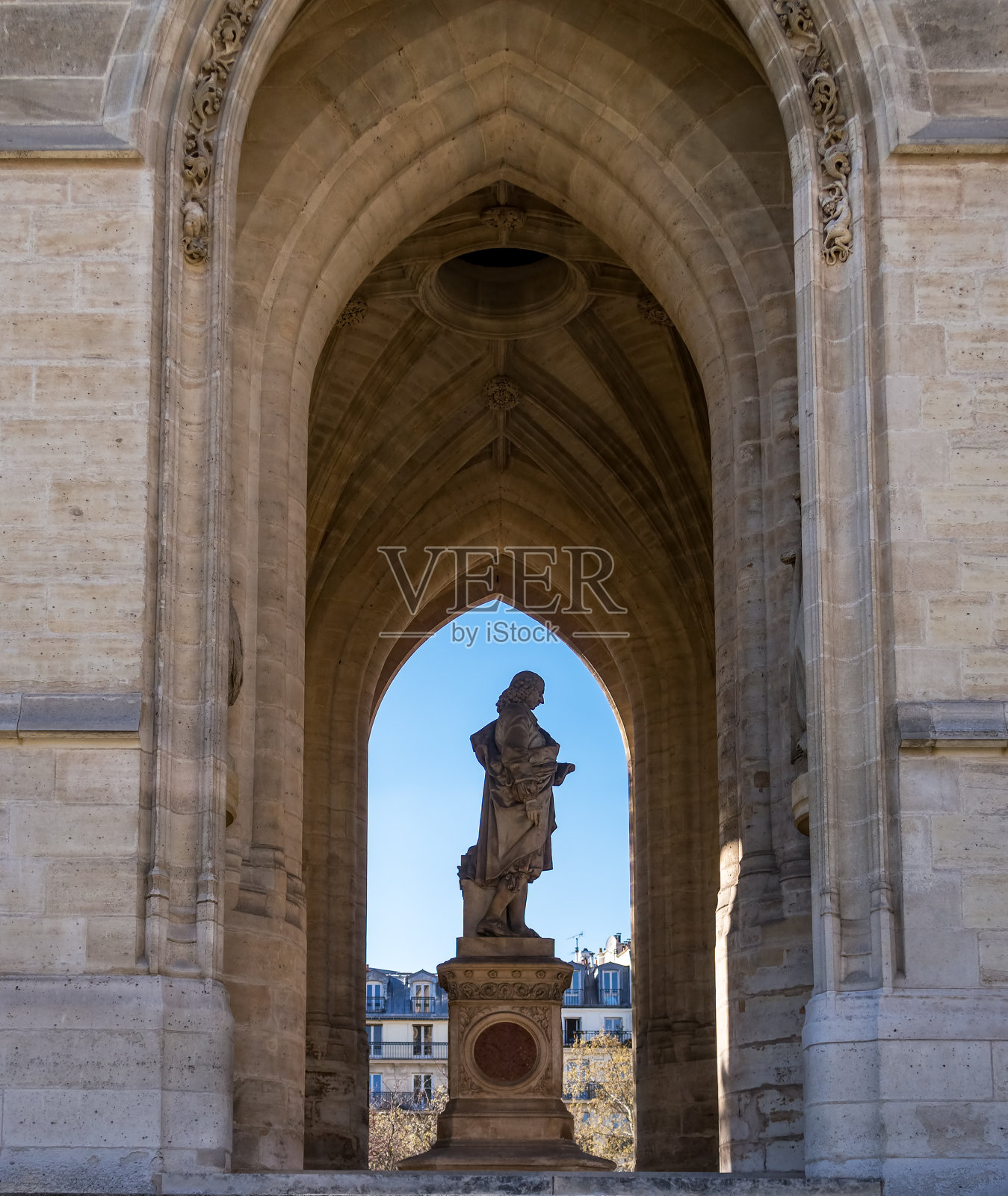 巴黎圣雅克塔下的布莱斯·帕斯卡纪念碑照片摄影图片
