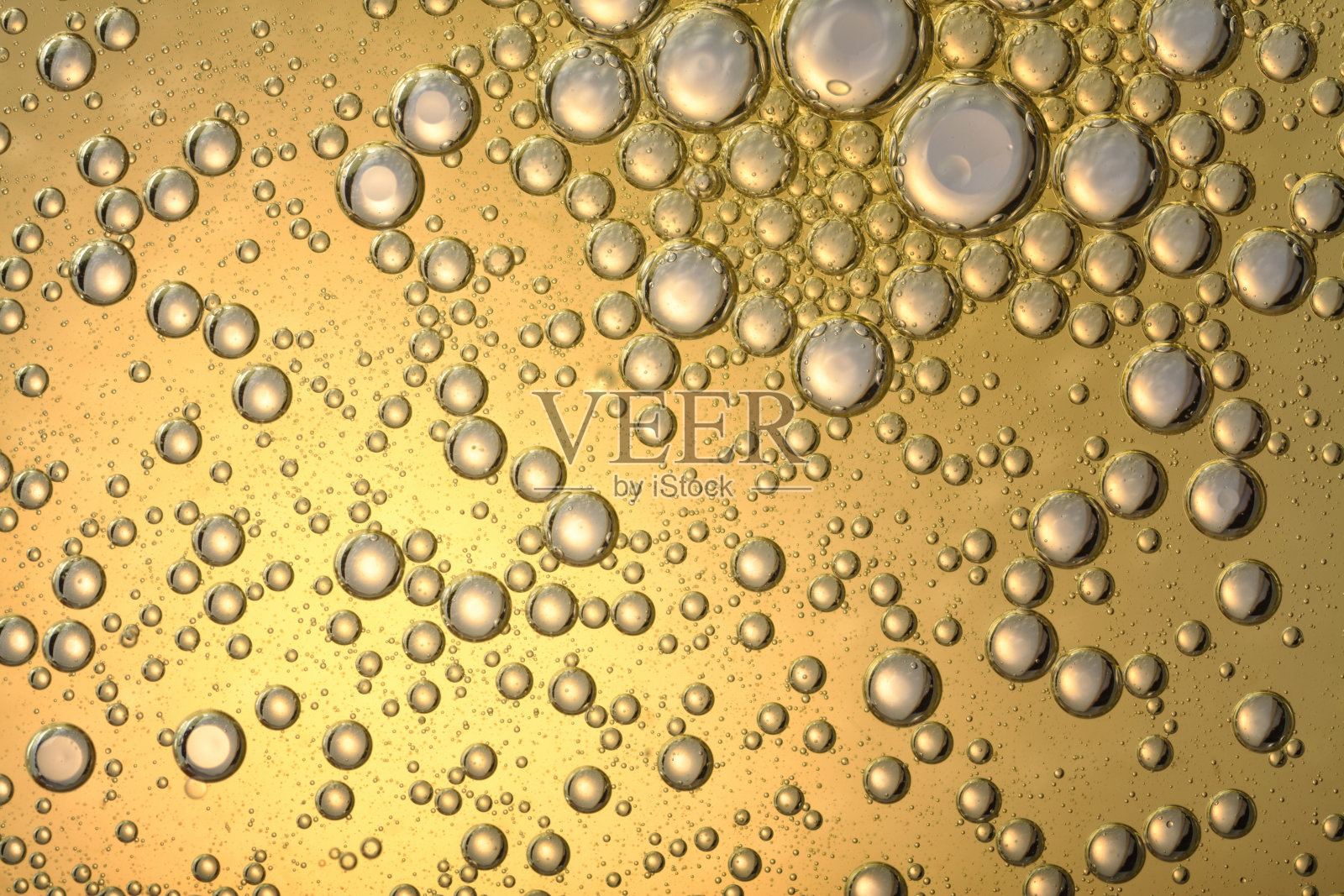 水气泡抽象背景特写油圈黄色照片摄影图片