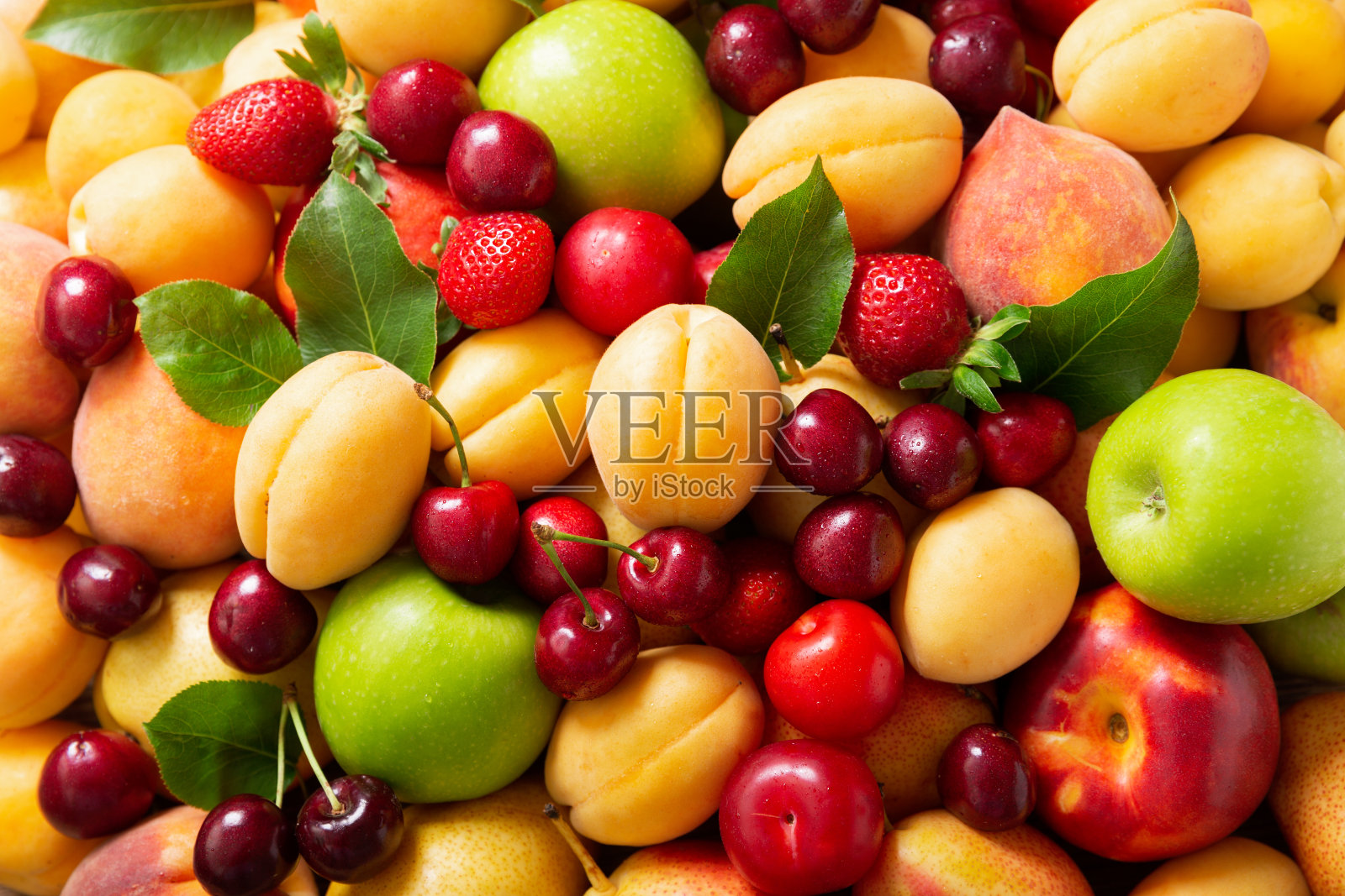 以新鲜成熟的水果和浆果为背景照片摄影图片