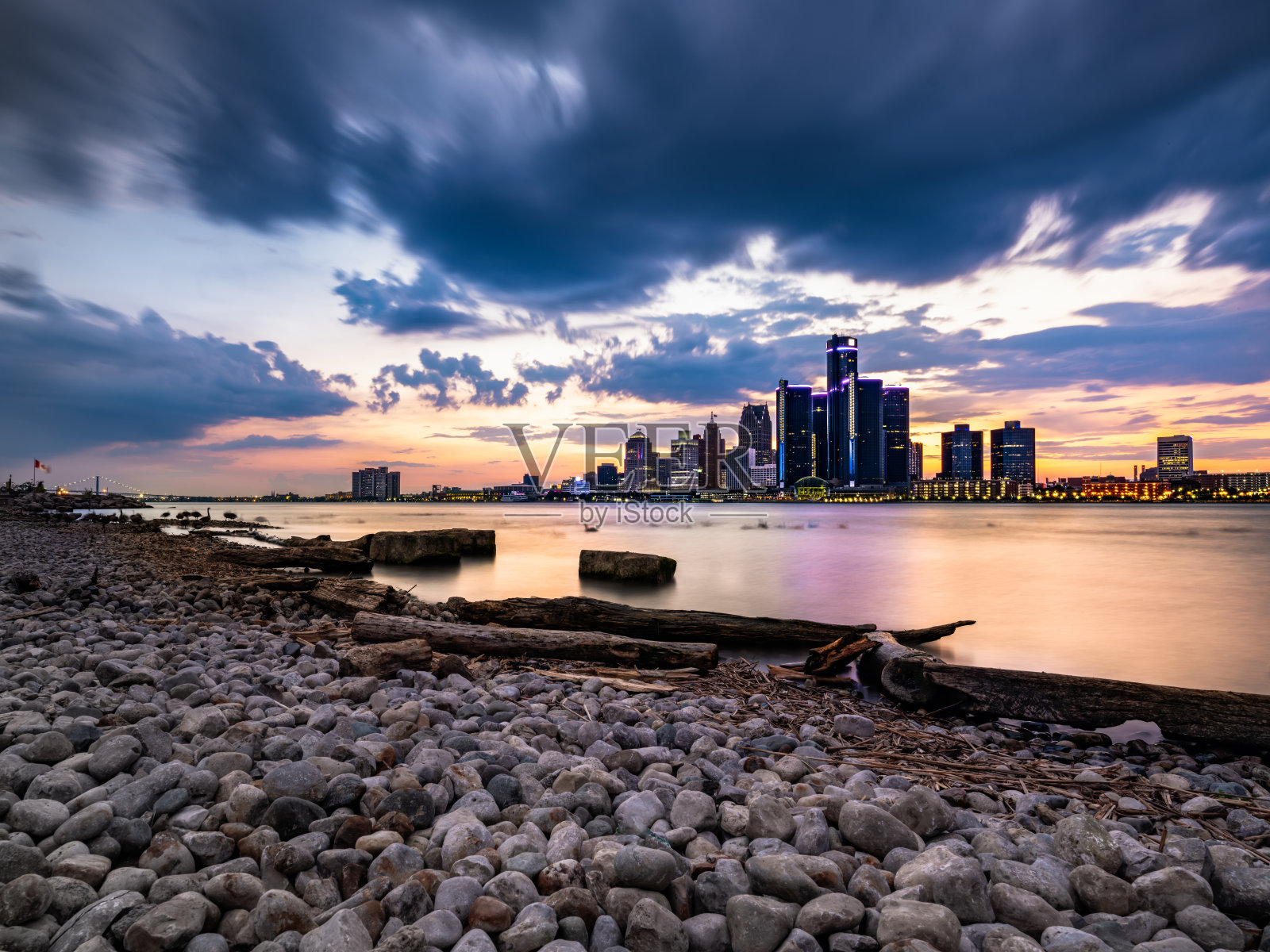 底特律，密歇根-全景黄昏照片摄影图片