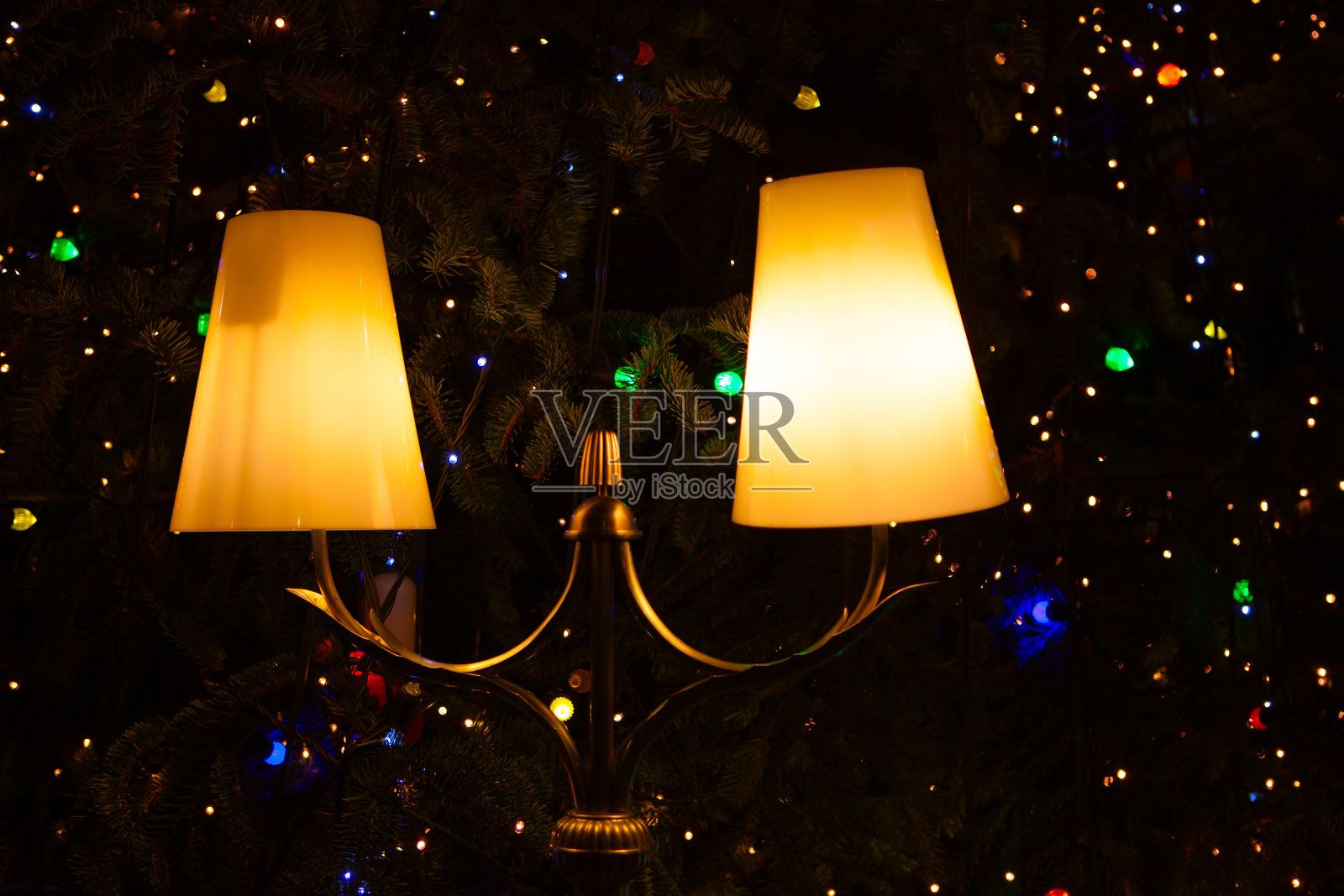 吊灯的圣诞装饰照片摄影图片