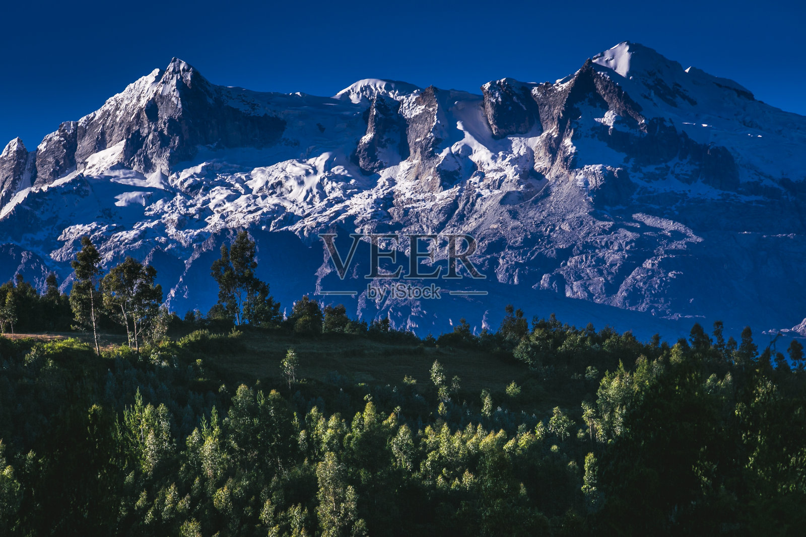 布兰卡的科迪勒拉全景在瓦阿拉兹附近，秘鲁的秘鲁秘鲁被占领了安第斯山脉照片摄影图片