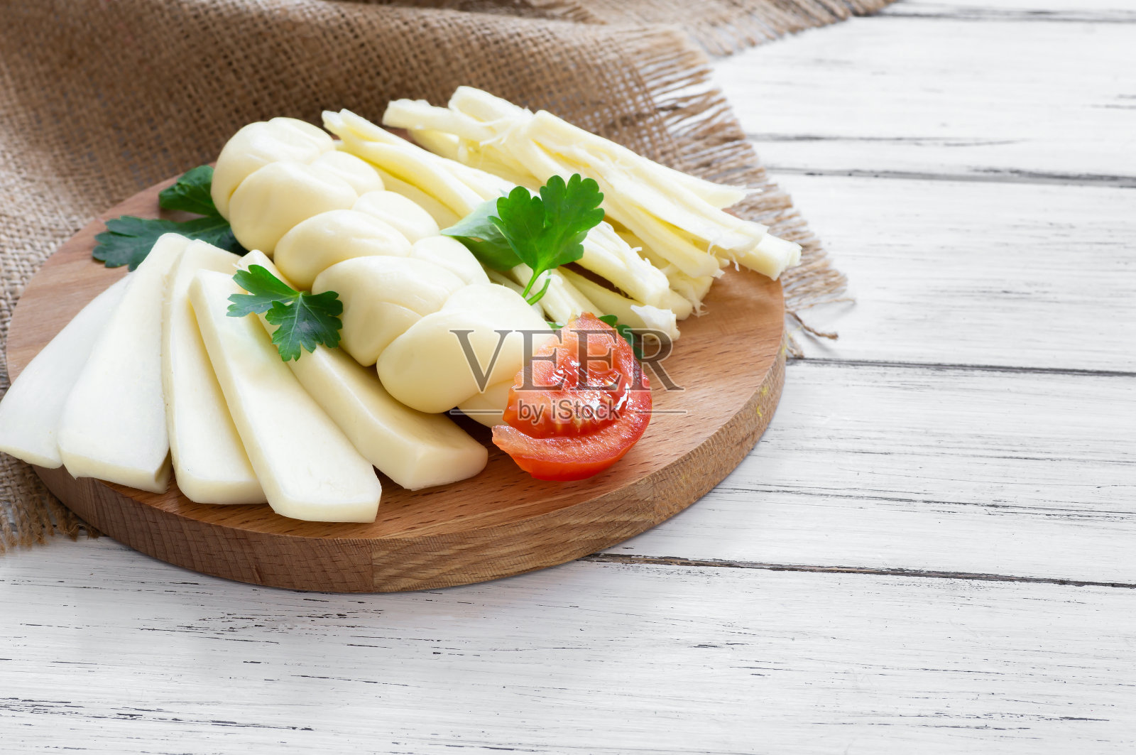 传统各种奶酪、丝线、针织和塞西尔奶酪、土耳其概念熟食照片摄影图片