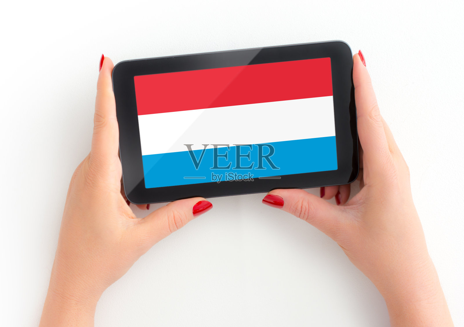 卢森堡旗在数字平板电脑在成熟女性的手与个人观点照片摄影图片