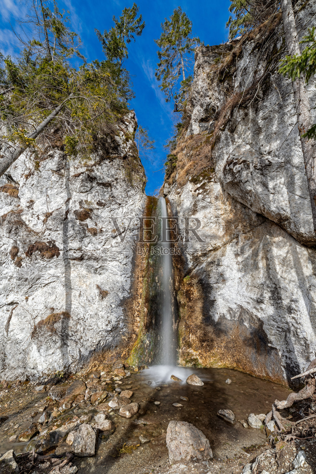 位于斯洛伐克西部塔特拉斯的瀑布叫波洛夫尼科夫伏多帕德照片摄影图片