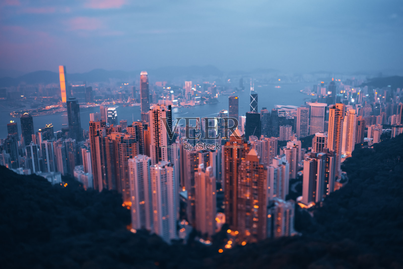 从维多利亚山顶俯瞰香港照片摄影图片