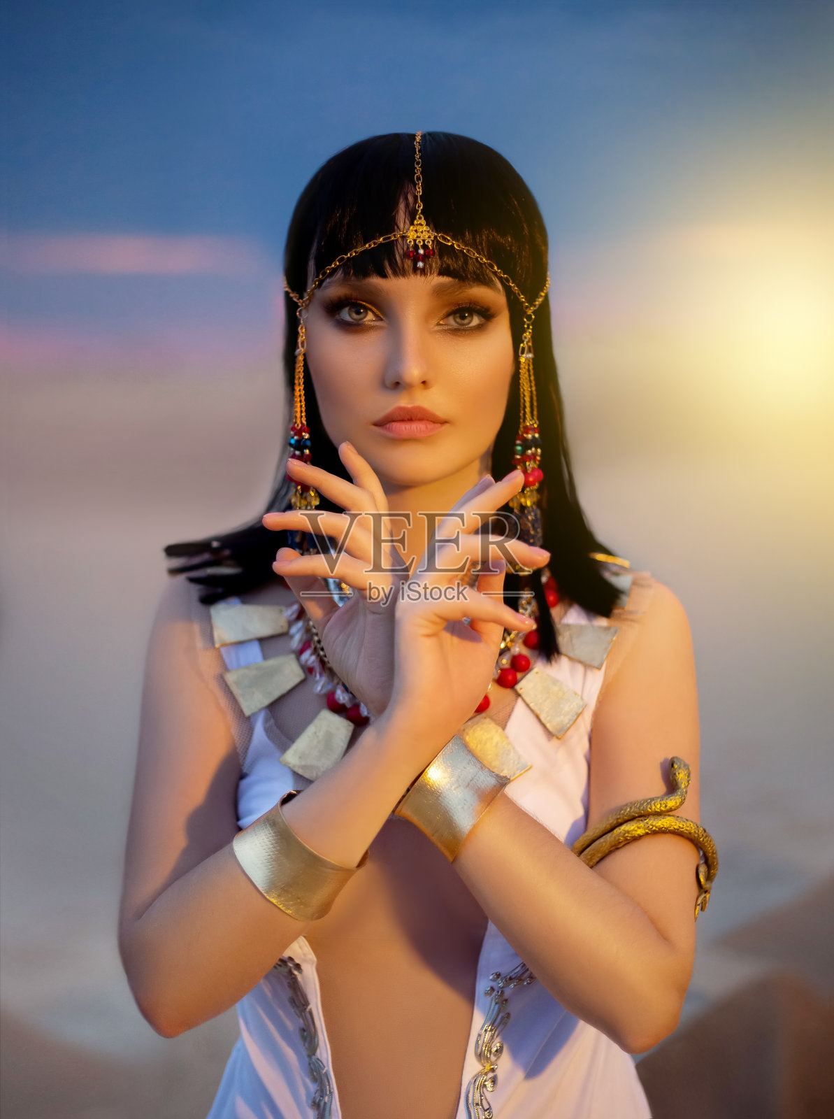 饭制盖尔·加朵新版《埃及艳后》造型海报 气质女皇范儿尽显_3DM单机