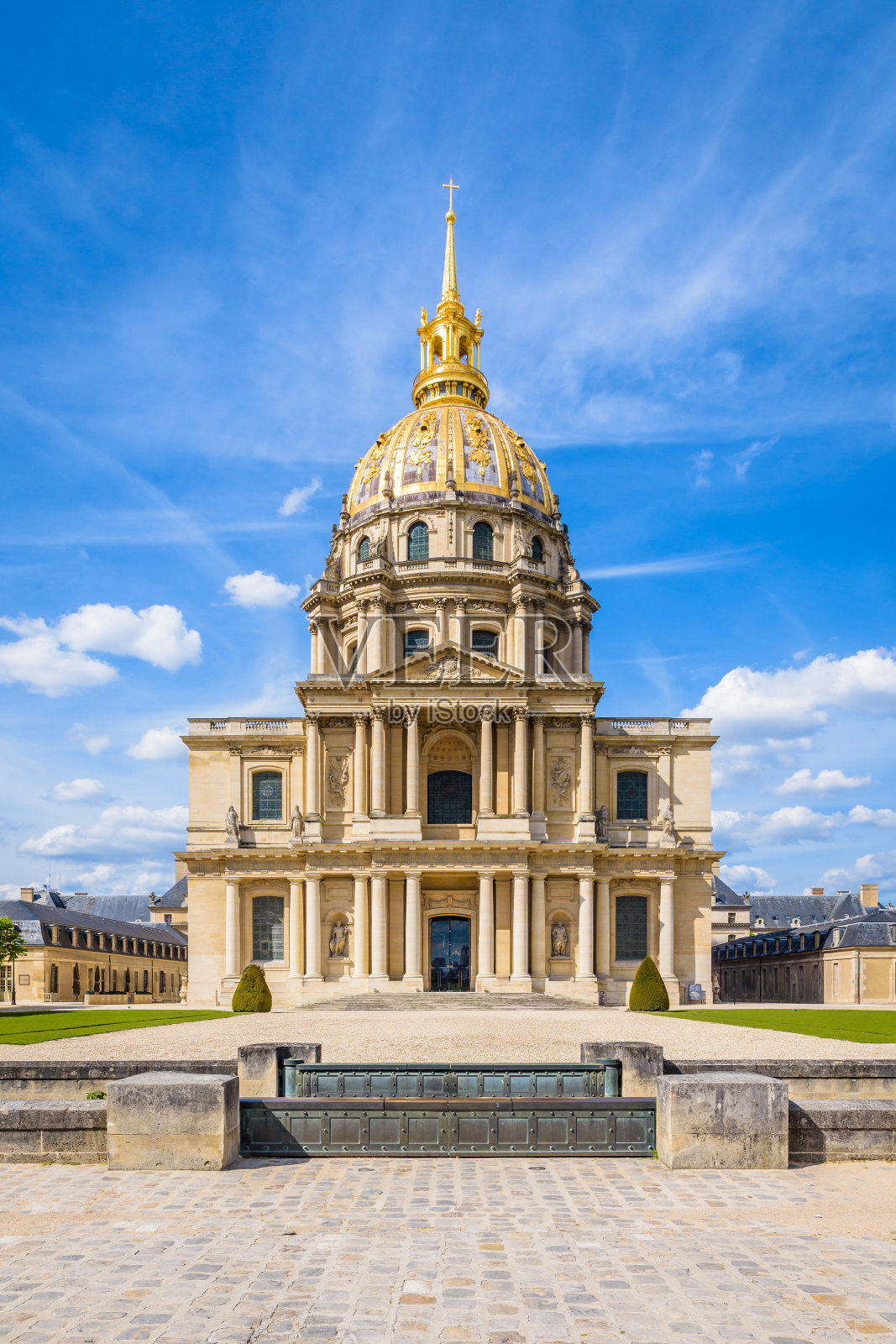 巴黎荣军院圆顶的正面。照片摄影图片