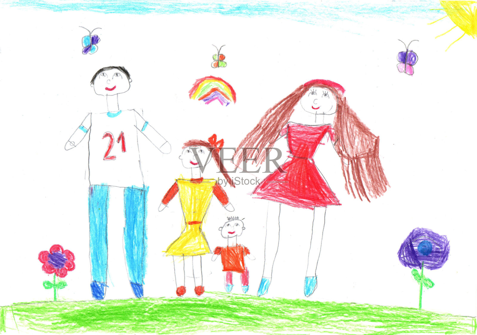 画一个幸福的家庭在户外散步。儿童风格的铅笔艺术插画图片素材