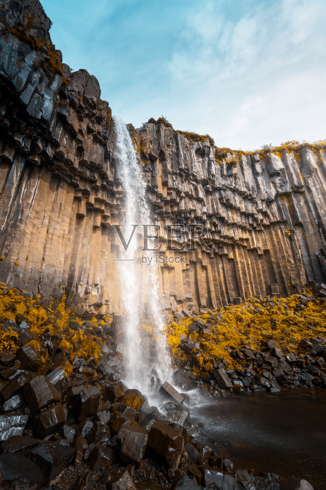 冰岛黑瀑布的Svartifoss照片摄影图片