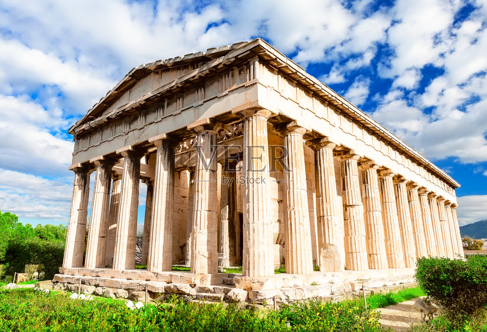 希腊首都雅典集市上著名的赫菲斯托斯神庙。照片摄影图片