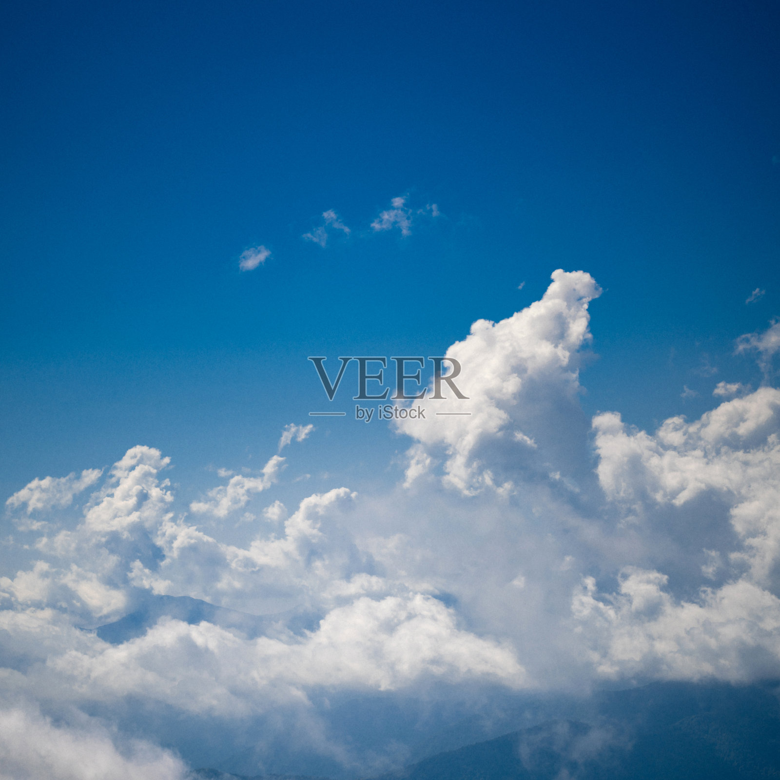 山峰和白云照片摄影图片