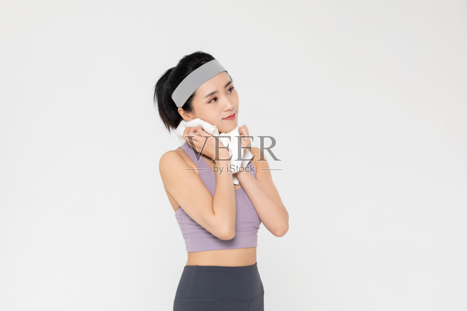 身着运动装锻炼的亚洲女孩照片摄影图片
