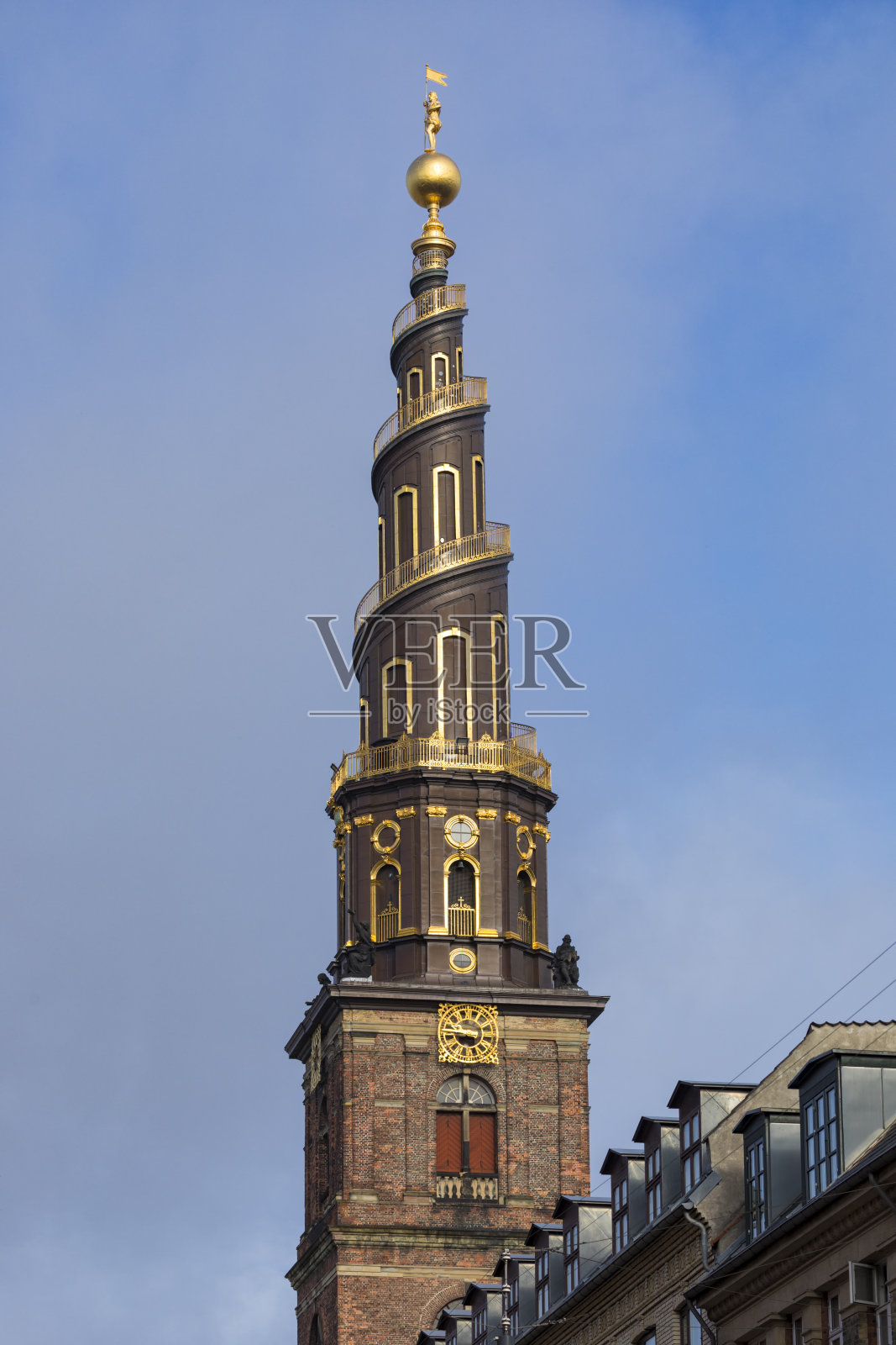 丹麦哥本哈根著名的Vor frerelsers Kirke螺旋塔尖照片摄影图片