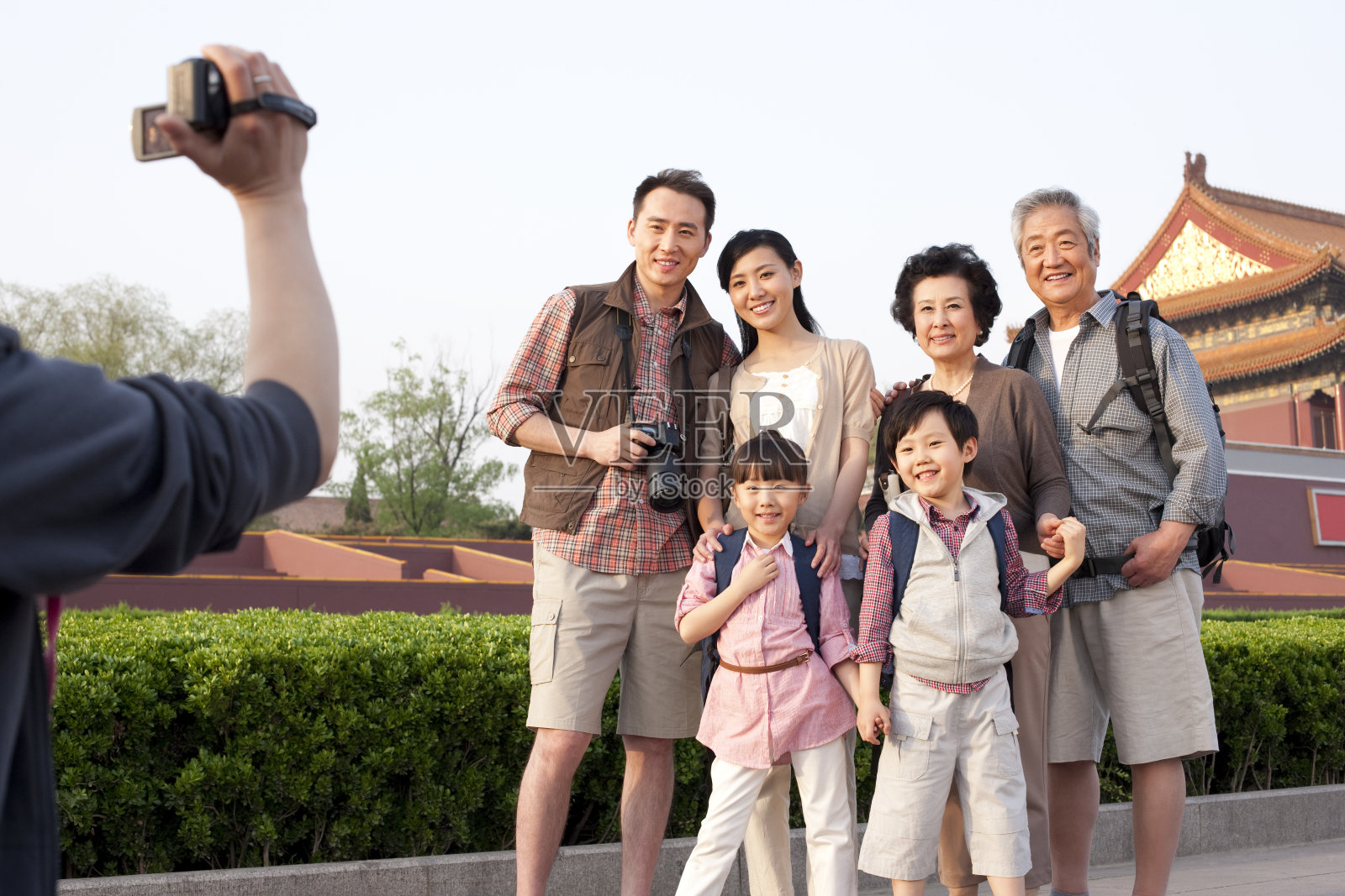 全家人在天安门旅游照片摄影图片