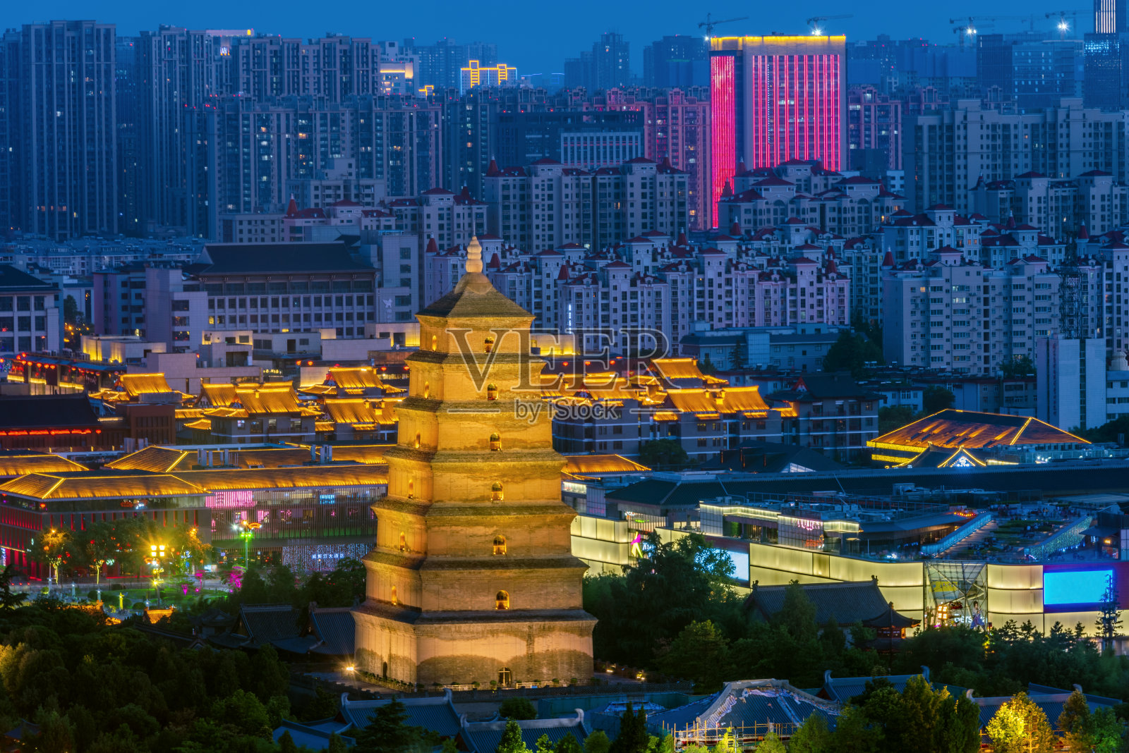 中国陕西西安大慈恩寺大雁塔夜景照片摄影图片