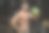 性感肌肉的男人在健身房喝水，裸体的躯干腹肌素材图片