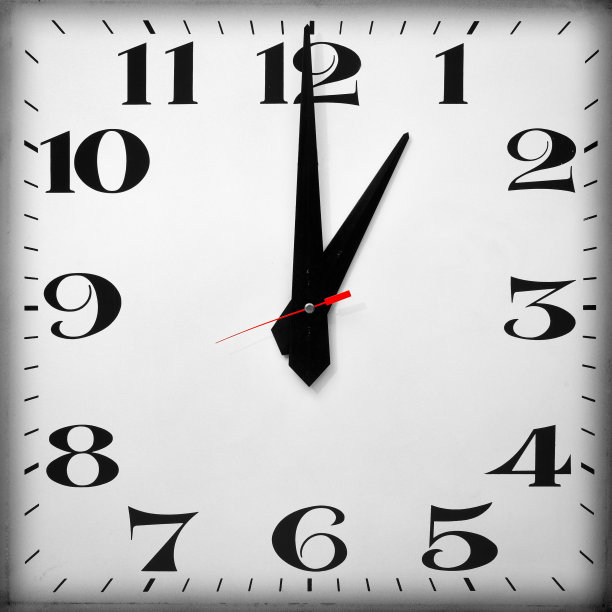 时间,1点一点钟白色背景1点钟1点钟方向带有罗马数字的金色时钟1点钟1