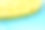 黄色海绵带蓝色液体素材图片