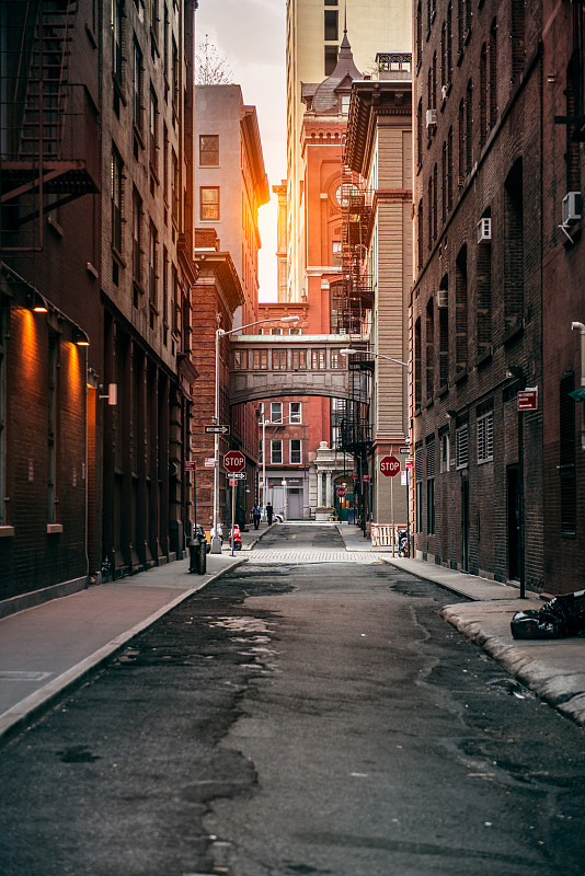 纽约市大街上的红砖建筑图片素材
